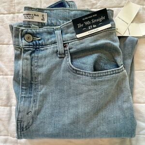 NWT- Ultra High Rise curve love 90s Straight Jean - AB&F
